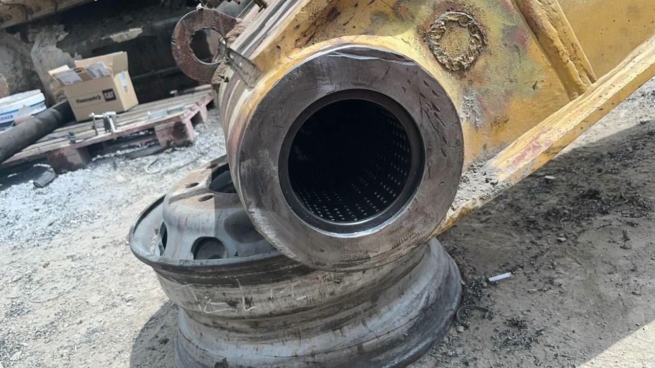 Alojamiento de brazo de m&aacute;quina mandrinado in situ, con recargue de soldadura y superficie mecanizada