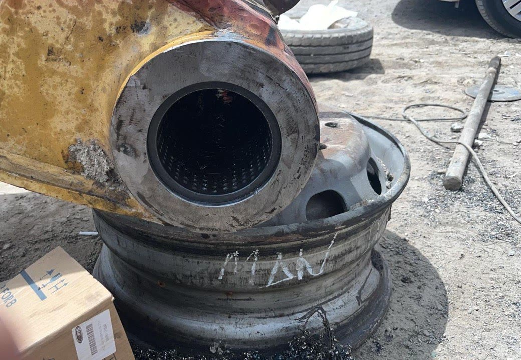 Reparaci&oacute;n de alojamiento a pie de obra: recargue de soldadura y mandrinado in situ del brazo de la m&aacute;quina