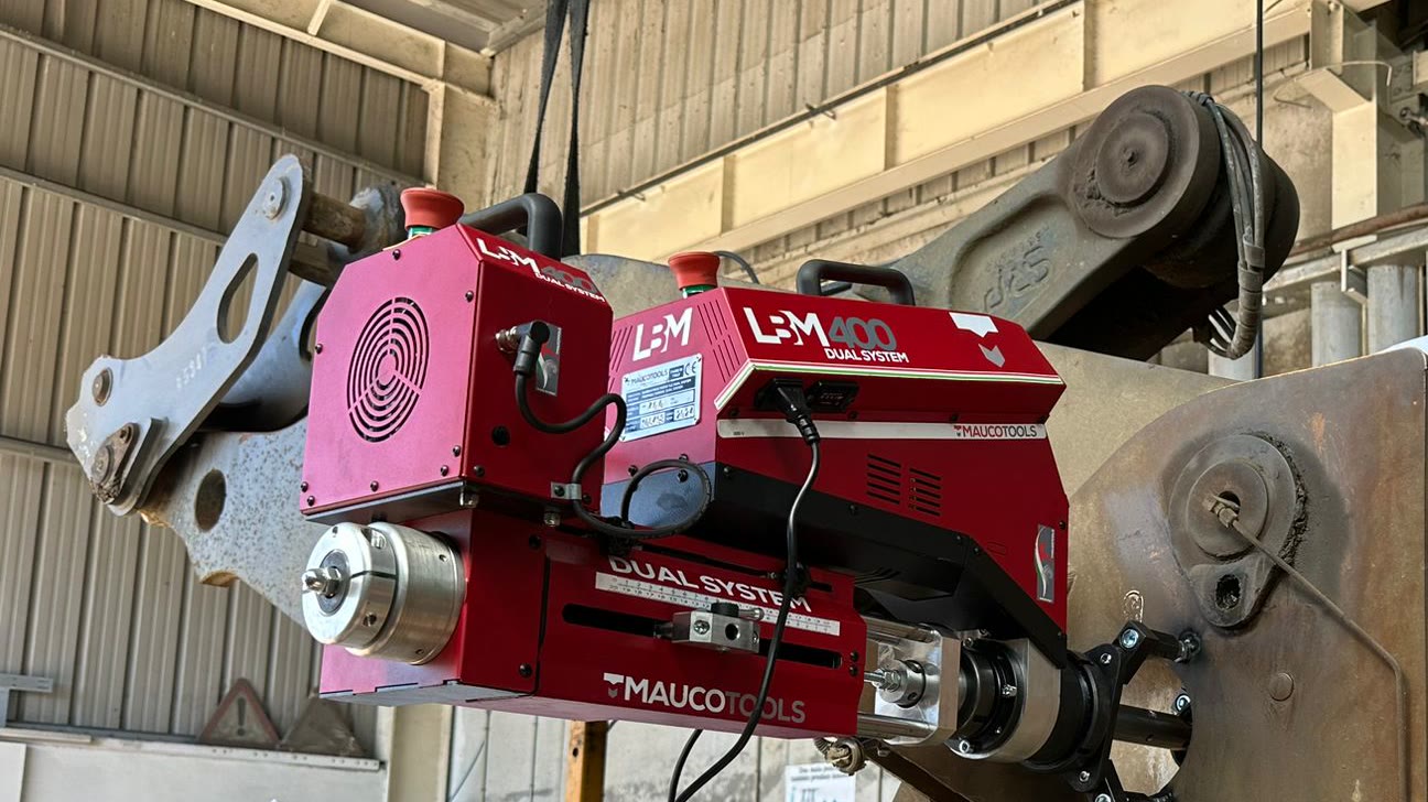 Mandrinadora port&aacute;til montada en planta sobre el alojamiento de una m&aacute;quina, trabajo de mandrinado in situ