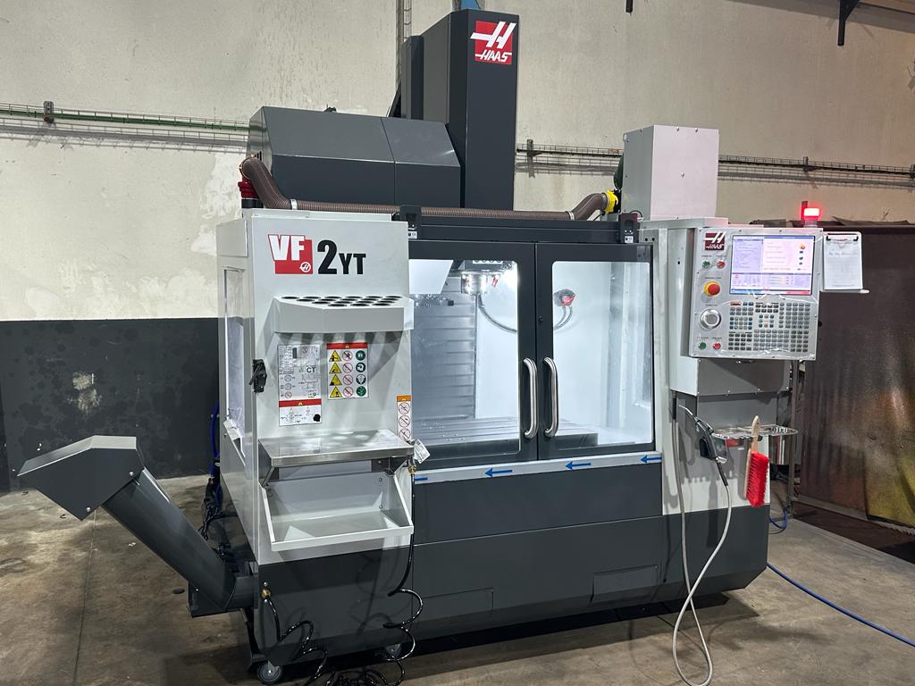 Centro de mecanizado CNC HAAS VF-2YT reci&eacute;n instalado en la nave de Indutech