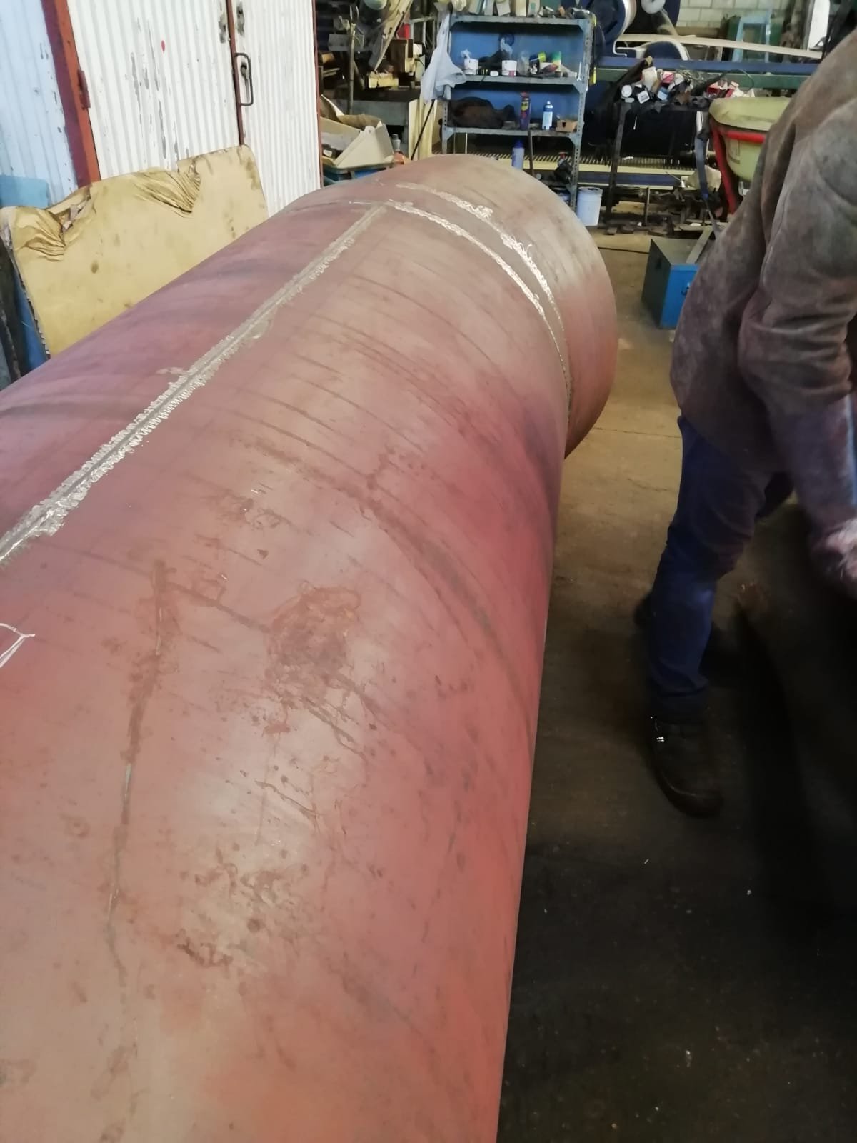 Detalle del cordón longitudinal de una virola, cerrado de punta a punta