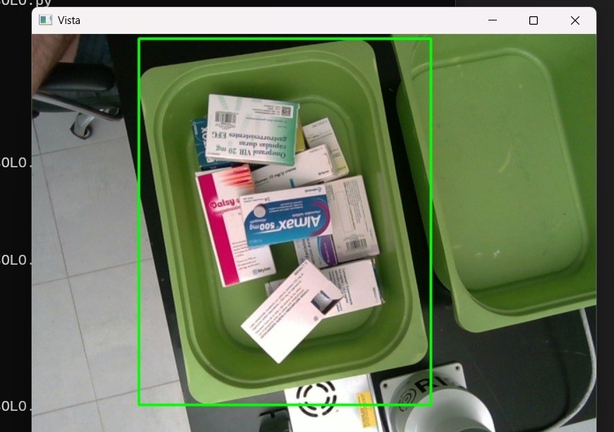 La cámara reconoce la bandeja con envases de medicamentos mezclados.